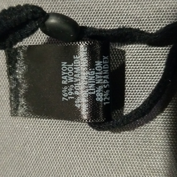 💕ST. JOHN💕 Animal Print Face Mask ~ Burgundy Tiger Stripe Print NWT - Picture 4 of 7